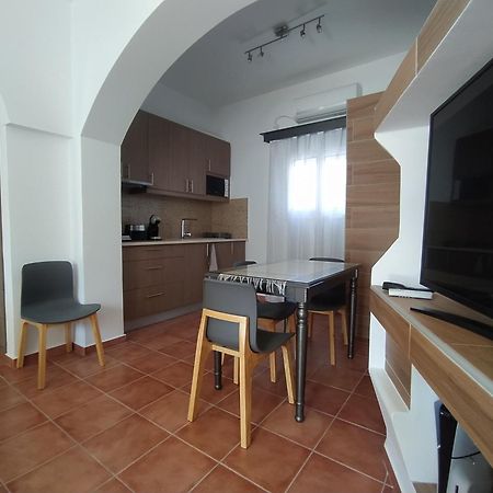 Chariot Apartments Santorini Kamari  Bagian luar foto